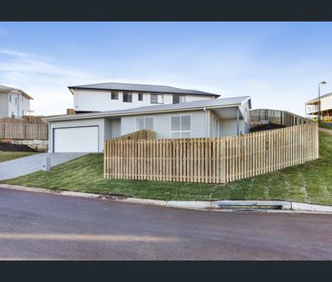 Modern Family Home with Double Garage - Photo 2