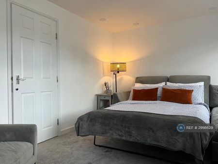 3 bedroom end of terrace house to rent - Photo 4