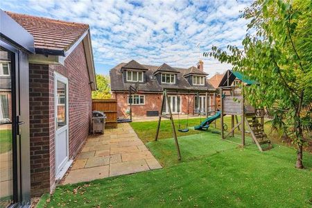 Elderberry Close, Bricket Wood, St. Albans, Hertfordshire, AL2 - Photo 4