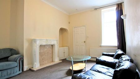 2 bedroom ground floor flat to rent - Photo 3