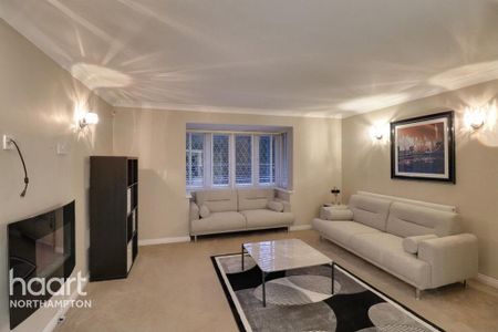 5 bedroom detached house to rent - Photo 2