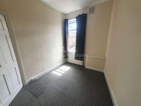 Lees Hall Road, Dewsbury, WF12 - Photo 2