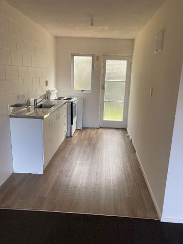 Looking for a cozy spot in Claudelands? - Photo 5