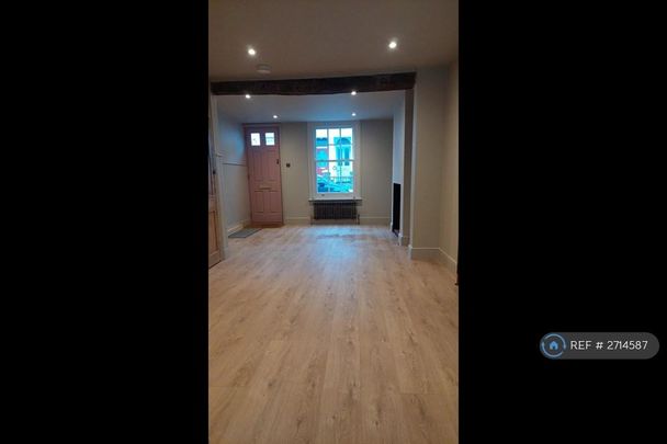2 bedroom end of terrace house to rent - Photo 1