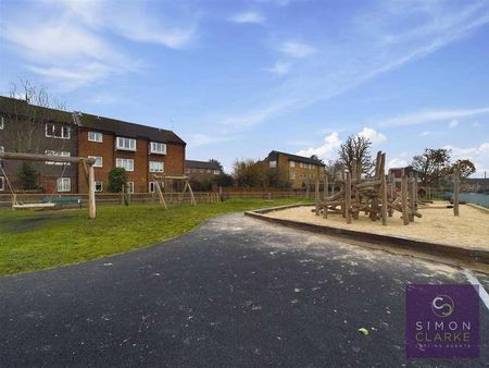 New Ash Close, East Finchley, - With Study Room, N2 - Photo 5