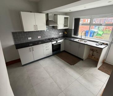 2 bedroom end of terrace house to rent - Photo 5