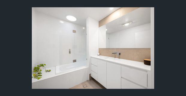 Executive Townhome Living – Fully Furnished! - Photo 1