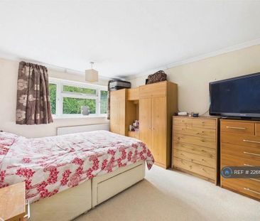 3 bedroom semi-detached house to rent - Photo 4