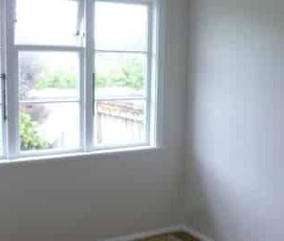 Tidy Two Bedroom Home - Photo 2