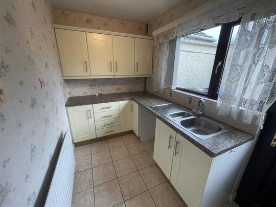 4 Hillside, - Photo 1