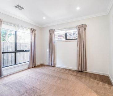 Modern Comfort and Convenience in Norlane! - Photo 1