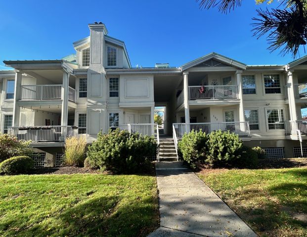 Central 2 Bed, 2 Bath Townhouse, A/C, gas Fireplace - Photo 1