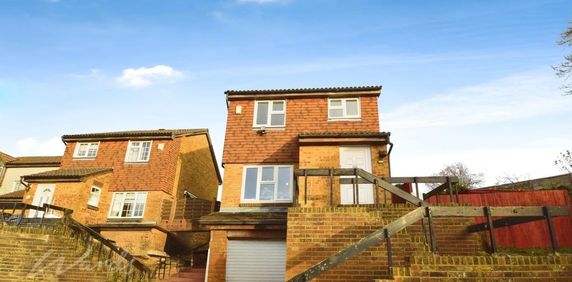 3 bedroom detached house to rent - Photo 2