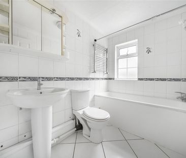 Middle Close, Epsom, Surrey, KT17 1DU - Photo 6