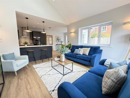 2 bedroom semi-detached bungalow to rent - Photo 2