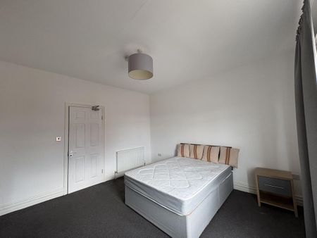 1 bedroom in a house share to rent - Photo 2