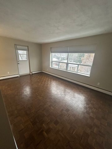 Riverview Apartments - PARKING SPACE , HEAT & WATER INCLUDED - Photo 3