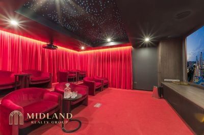 Sophisticated Two-Bedroom Residence with Iconic Harbour Views - Photo 3