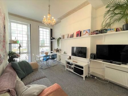 2 bedroom flat to rent - Photo 2
