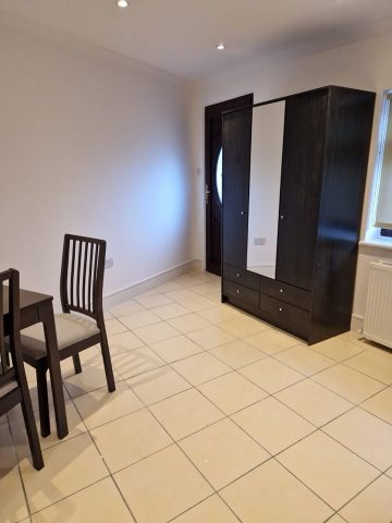 Studio Flat, Langham Gardens, HA0 - Photo 3