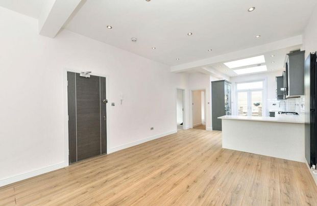 3 bedroom ground floor flat to rent - Photo 1