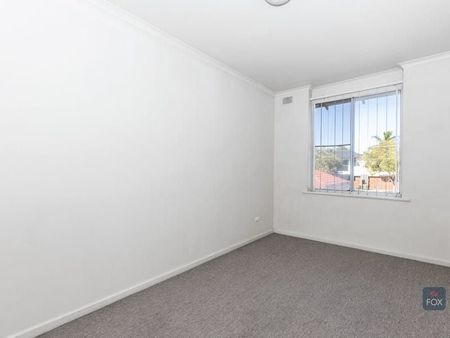 Low maintenance unit in good location - Photo 5