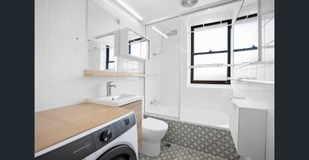 Sunny Drenched Apartment with Ocean and District views - Photo 4