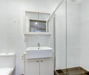 “Modern 1-Bedroom Flat for Lease in Prime Baulkham Hills Location” - Photo 2