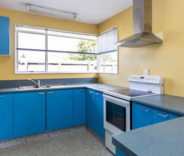 Spacious Pet Friendly Family Home! - Photo 4