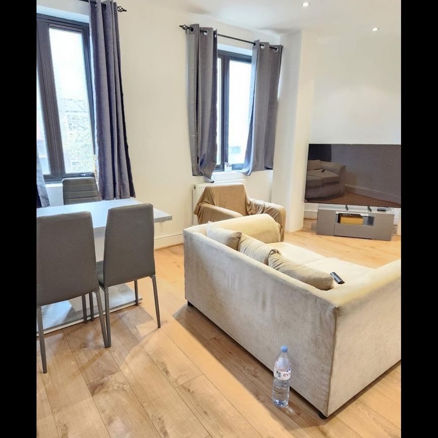 Room in a Shared Flat, Westferry Road, E14 - Photo 1