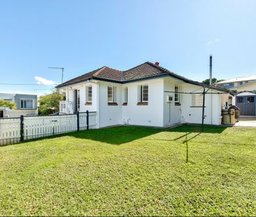 Renovated Two Bedroom Enoggera Cottage With Study Nook And Designer... - Photo 6