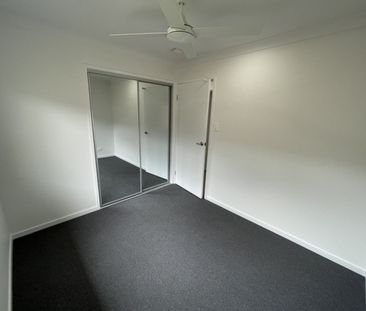 Stylish, Modern & Compact Family Home - Photo 4