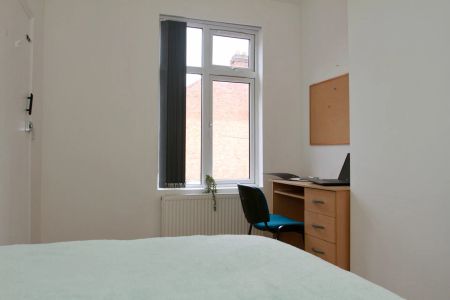 West Avenue (3 or 4 bed) - Photo 5
