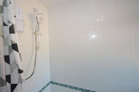 2 bedroom end of terrace house to rent - Photo 5