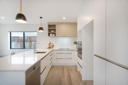 10 Okoutu Lane, Moera - Photo 2