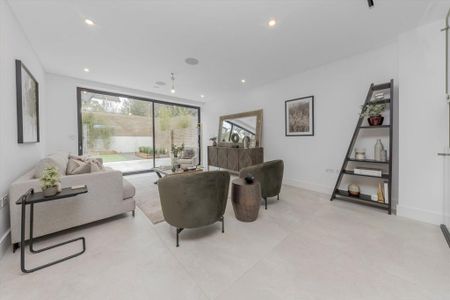 5 bedroom semi-detached house to rent - Photo 5