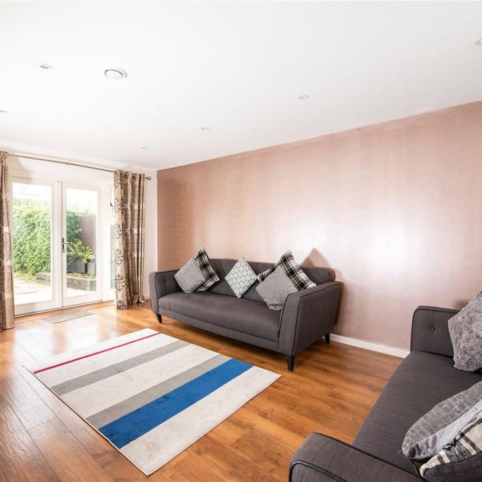 4 bedroom detached house to rent - Photo 1