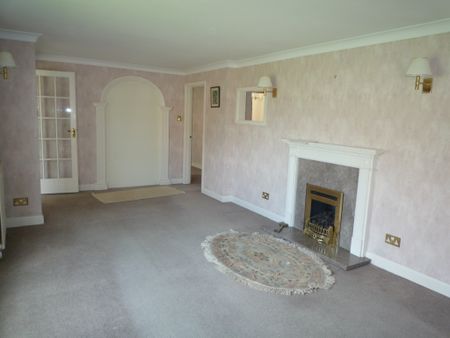 3 bed Bungalow - To Let - Photo 2