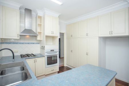 Charming Family Home - Photo 5