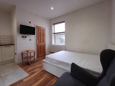 Charminster Road, Bournemouth - Photo 2