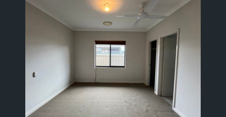 LOW MAINTENANCE LIVING IN EAST BUNBURY! - Photo 3