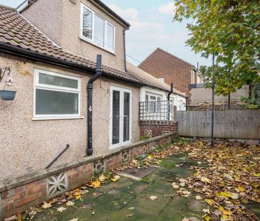 3 bedroom semi-detached house to rent - Photo 3