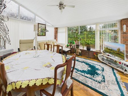 3 Bedroom Semi-Detached House for Rent - Photo 3