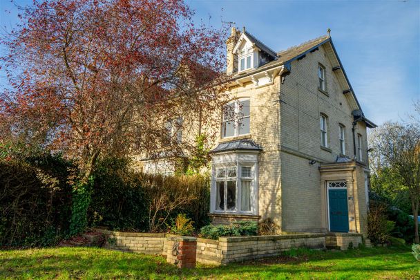 First Floor Flat, 45 Heslington Lane, Fulford - Photo 1