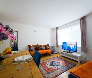 4 Bed Flat, Johnson Street, E1 - Photo 1