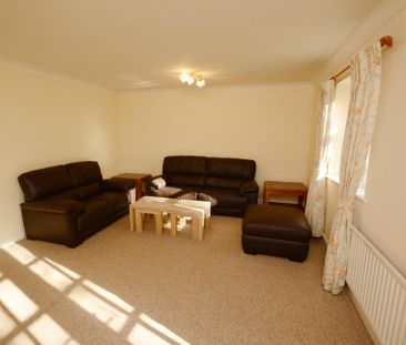 4 bedroom semi-detached house to rent - Photo 2