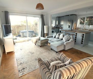 4 bedroom detached house to rent - Photo 2