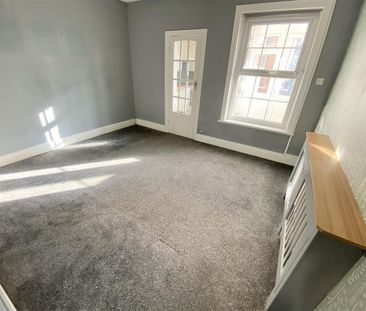 3 bedroom end of terrace house to rent - Photo 1