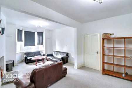 3 bedroom end of terrace house to rent - Photo 2