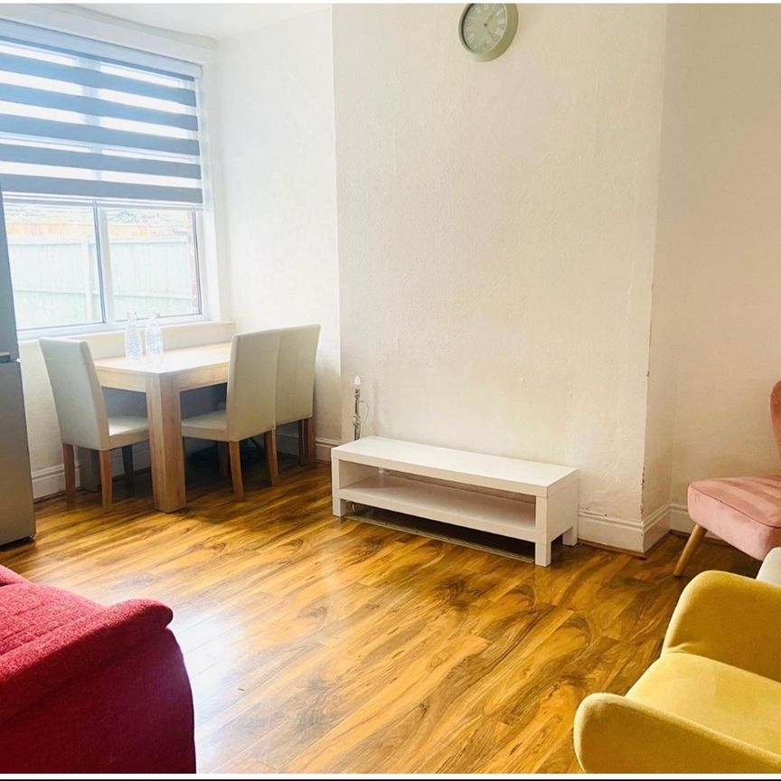 Room in a Shared House, Rusholme Grove, M14 - Photo 1